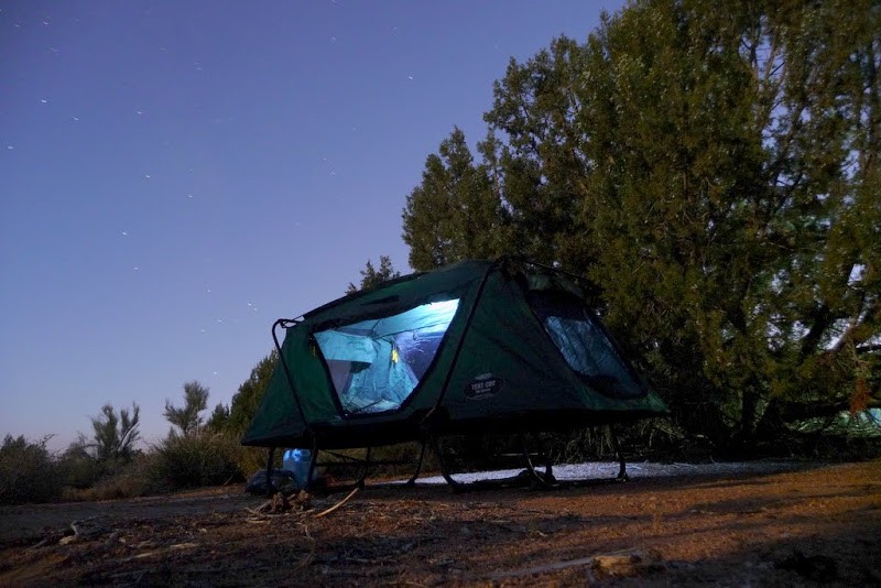 Une nuit en solo dans une tente surélevée