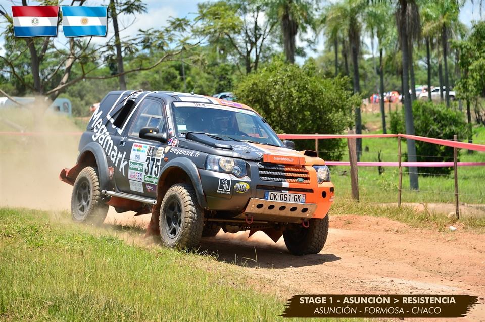 Desert Absolu - l'Aventure le dakar sans assistance, avec une tente surélevée