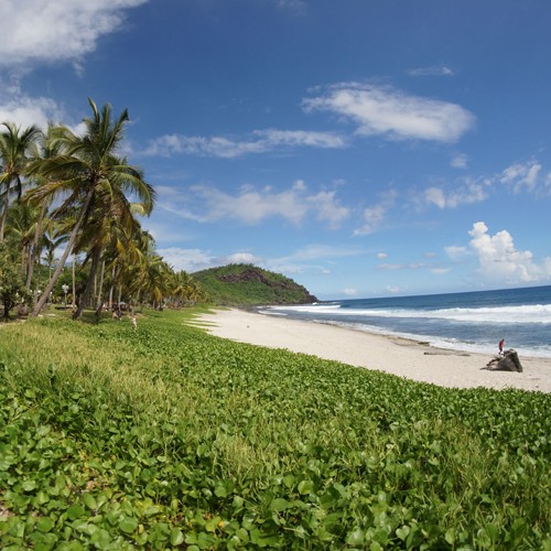 La Réunion une île volcanique,  camping sur la plage de cocotiers