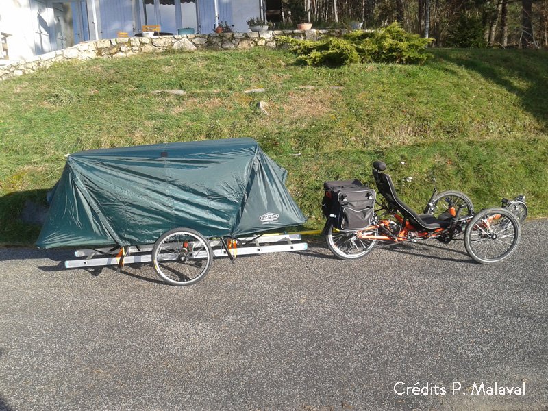 Cyclo camping avec caravane transportable