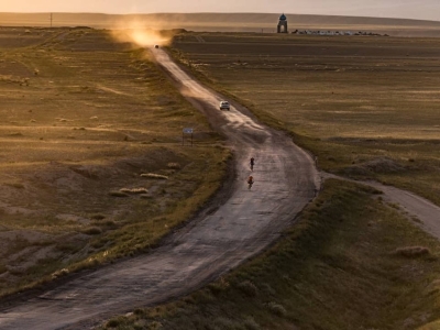 Les cyclistes, les nomades et les loups se croisent au Kirghizistan