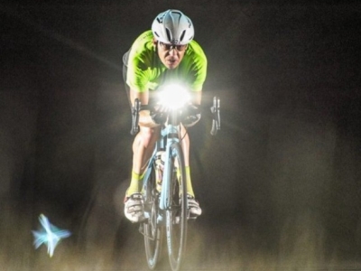 Cyclistes évitez l’éclipse - à la nuit tombée, soyez éclairé